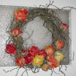 Türkranz aus Zweigen und Tulpen